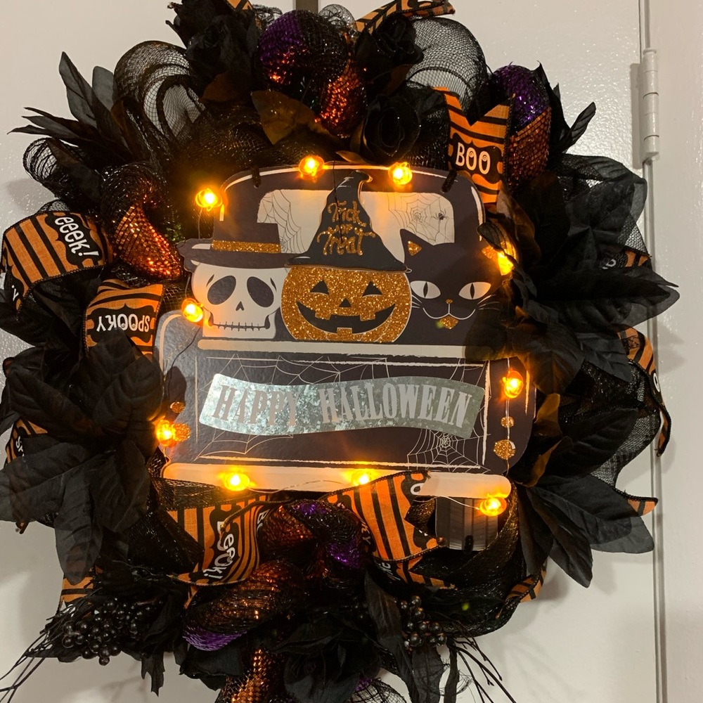 Item51 Halloween Wreath with lights - Picture 2 of 8